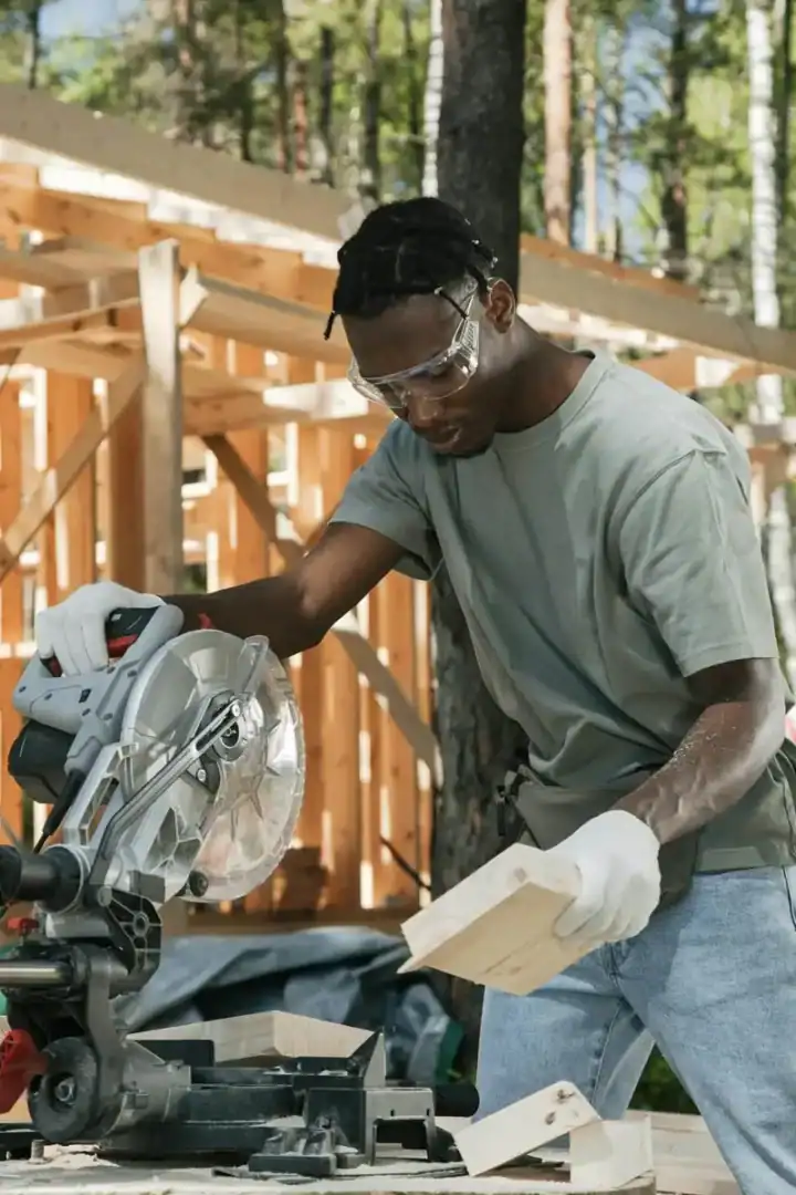 circular saw wood cutting builder constructor