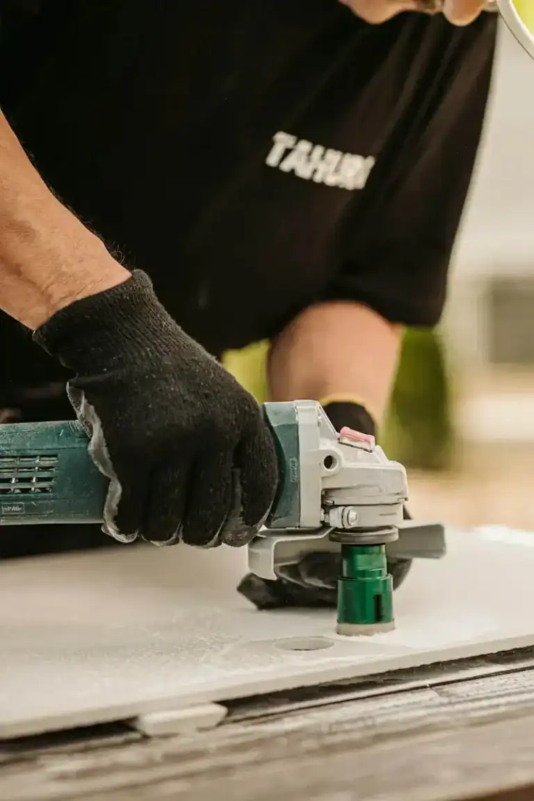 hole cutting tile workshop